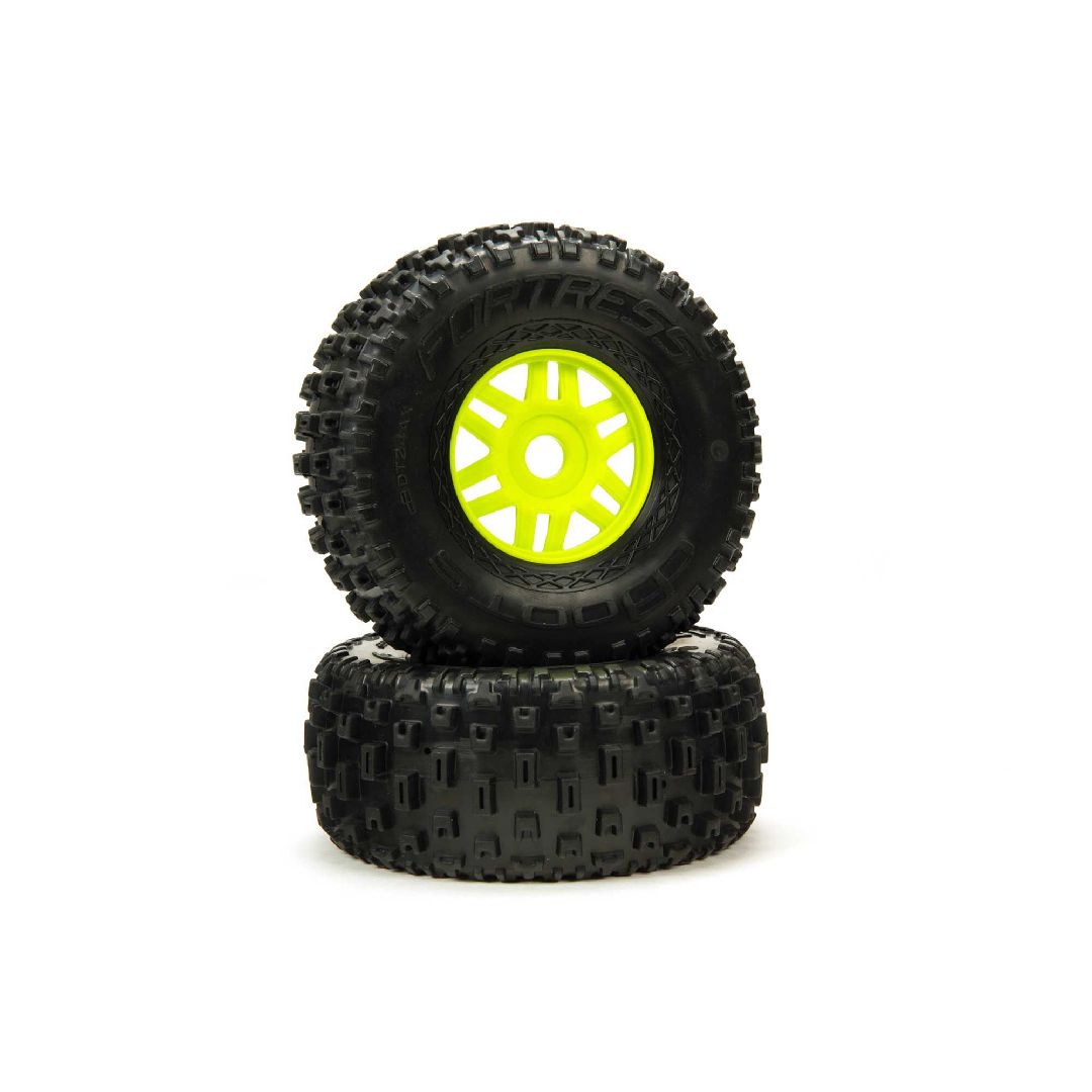 ARA550068 ensemble de 2 pneus dBoots Fortress montés sur jantes vertes ARRMA avec hexagone de 17 mm. Sculpture multi-surfaces, mousses incluses et excellente traction pour le MOJAVE 6S.