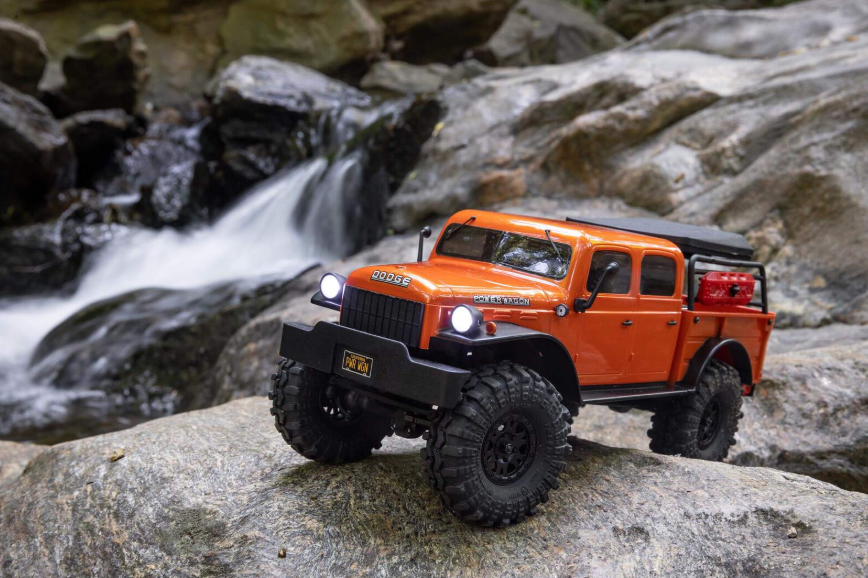 Axial SCX24 Dodge Power Wagon – Micro crawler RC 1/24 4×4 brushed – AXI00007 – carrosserie scale années 40, rails acier, worm gears – Univers RcLoisirs