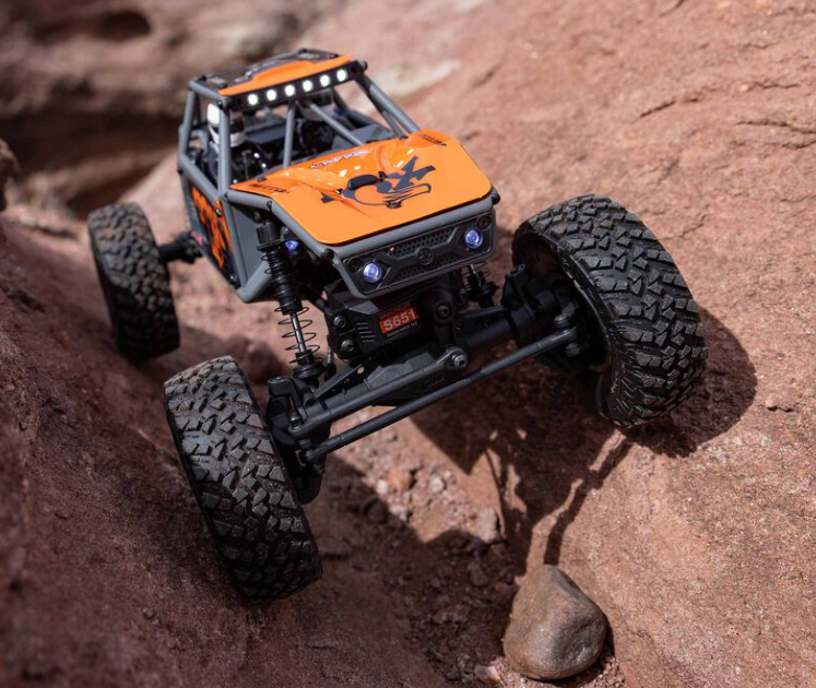 Axial UTB18 Capra 4WD 1/18 RTR – Modèle Orange – ponts portiques, châssis tubulaire – batterie Smart G2 & chargeur inclus – AXI01002V2 – Dernier modèle, discontinué – Univers RcLoisirs