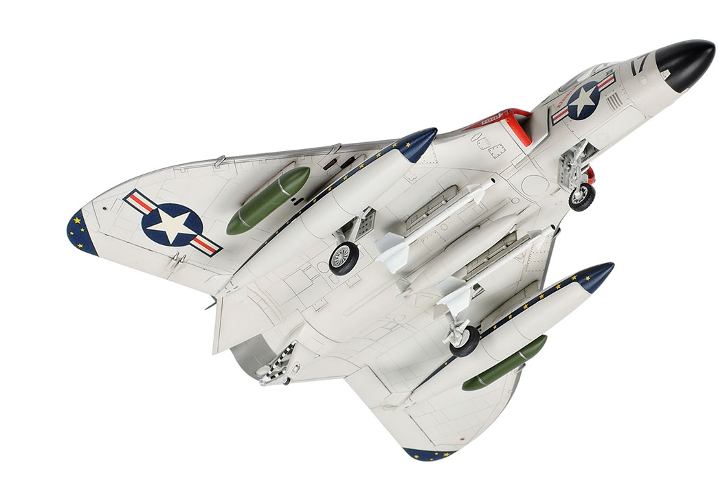 TAM60741 Douglas F4D-1 Skyray 1/72 Tamiya, avion intercepteur US Navy avec aile delta, cockpit détaillé et armement Sidewinder.