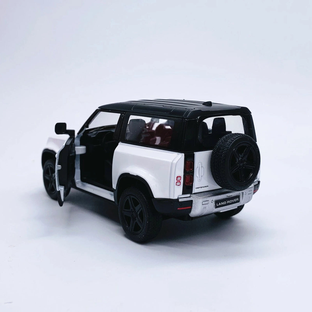 Land Rover Defender 90 – Diecast 1:36 – Kinsmart