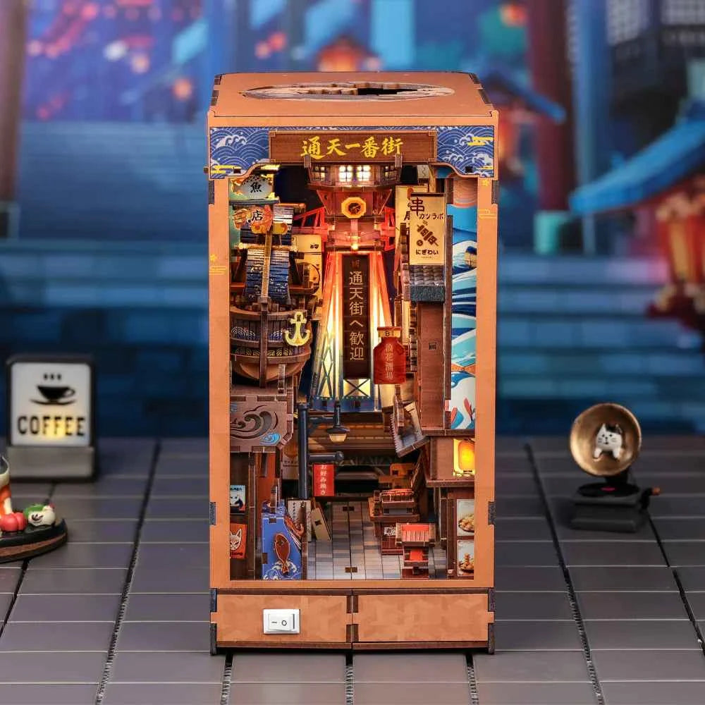 La rue Tsutenkaku Ichiban – Book Nook 3D en bois avec LED – Haute gamme