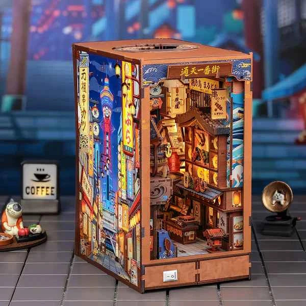 La rue Tsutenkaku Ichiban – Book Nook 3D en bois avec LED – Haute gamme