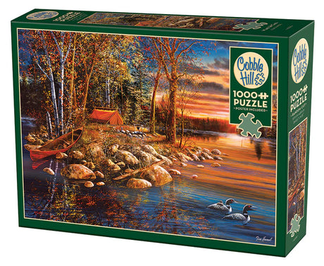 Casse-tête Cobble Hill 1000 pièces – Réveil – Illustration de Jim Hansel représentant un lever de soleil automnal au bord d’un lac, avec huards, forêt dorée et reflets paisibles sur l’eau.