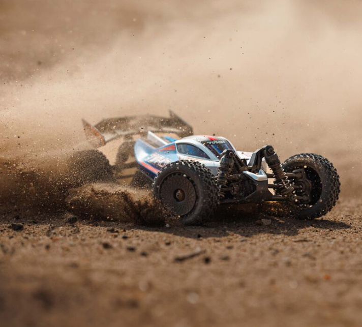 ARRMA Typhon Grom ARA2106 buggy 1/14 RTR brushed 4WD, tout-terrain compact avec moteur Spektrum 390, ESC 2-en-1 étanche, batterie et chargeur inclus, univers RcLoisirs.