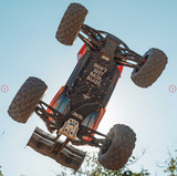 ARRMA Kraton 6S ARA8608V6, monster truck 1/8 RTR brushless 4WD, tout-terrain basher 6S LiPo avec châssis aluminium EXB, carrosserie clipless body, moteur Spektrum Firma 2050Kv, ESC Firma 150A, radio Spektrum SLT3, récepteur SR315, servo étanche, pneus dBoots Copperhead2 MT, amortisseurs hydrauliques, voiture RC puissante pour bash extrême et performance RC, hobby modélisme univers RcLoisirs.