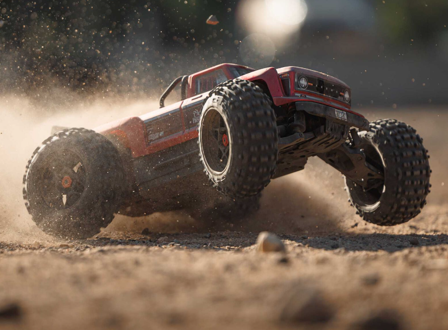 ARRMA ARA4410V2 – Outcast 4S – Monster Stunt Truck 1/10 RTR 4WD – Univers RcLoisirs