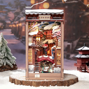 BJAA401 Kyoto Snow Whisper, Book Nook DIY de 286 pieces inspire de Ginzan Onsen au Japon. Scene japonaise enneigee, eclairage DEL tactile et couvercle anti-poussiere inclus.