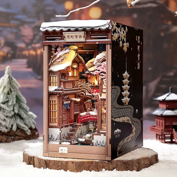 BJAA401 Kyoto Snow Whisper, Book Nook DIY de 286 pieces inspire de Ginzan Onsen au Japon. Scene japonaise enneigee, eclairage DEL tactile et couvercle anti-poussiere inclus.