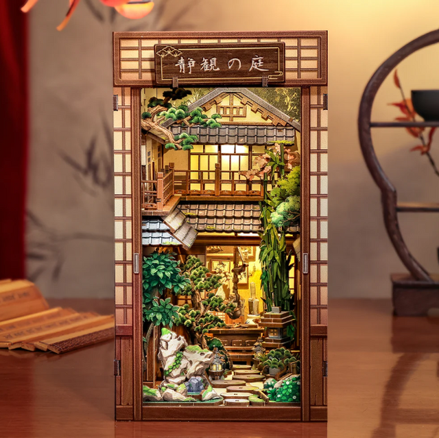 BJAA404 CUTEBEE Serene Courtyard, Book Nook DIY de 260 pièces inspiré d'une cour japonaise. Éclairage DEL tactile et couvercle anti-poussière inclus.