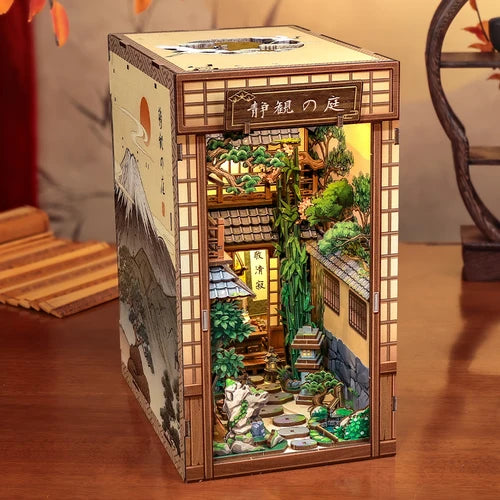 BJAA404 CUTEBEE Serene Courtyard, Book Nook DIY de 260 pièces inspiré d'une cour japonaise. Éclairage DEL tactile et couvercle anti-poussière inclus.