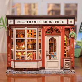 CWGB405 Thames Bookstore, maison miniature DIY de 343 pieces avec librairie londonienne detaillee, eclairage DEL tactile et protection anti-poussiere.