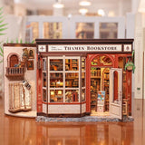 CWGB405 Thames Bookstore, maison miniature DIY de 343 pieces avec librairie londonienne detaillee, eclairage DEL tactile et protection anti-poussiere.