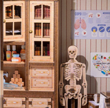 Cabinet du docteur – Book Nook 3D en bois avec LED – Haute gamme - Univers RcLoisirs