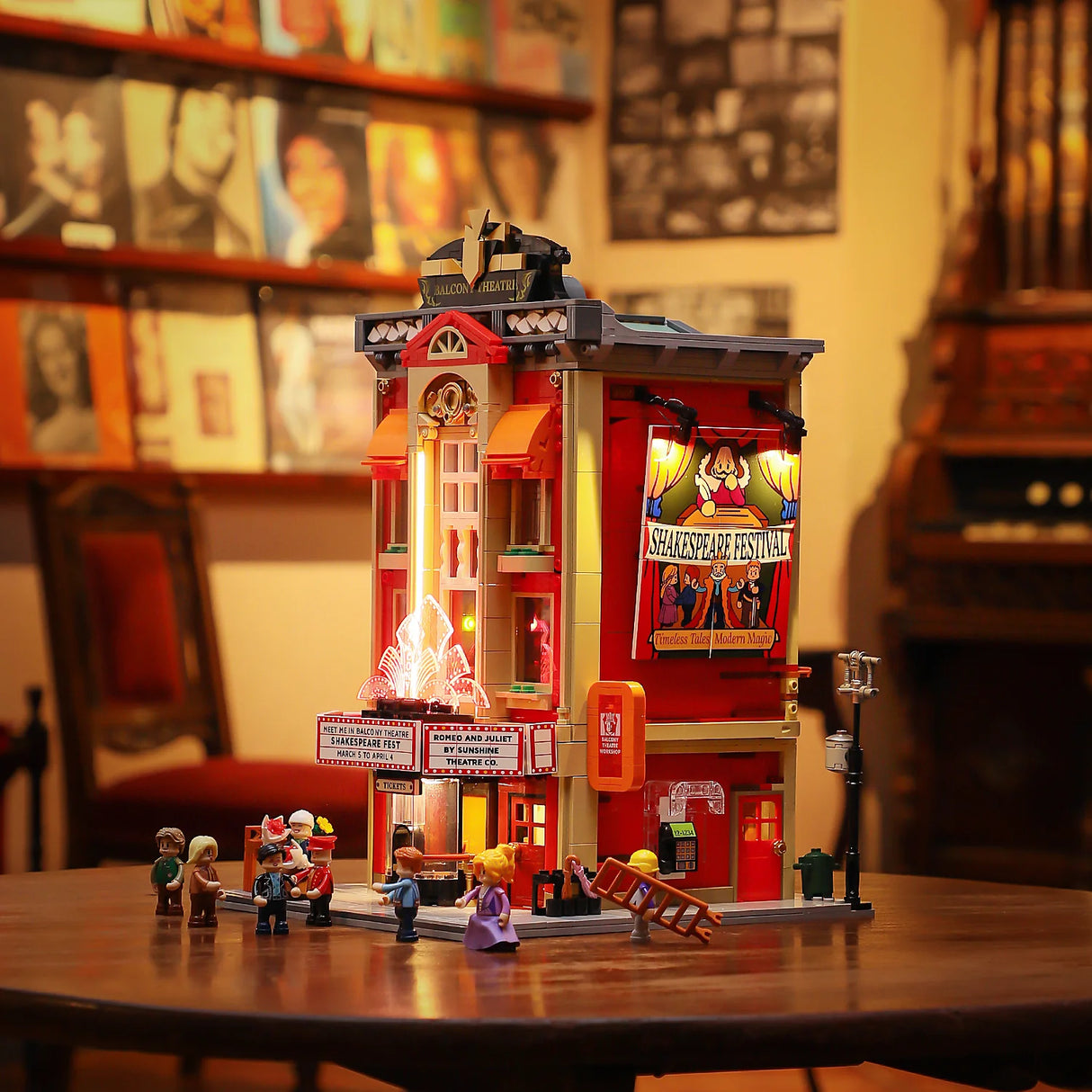 F9056 – Théâtre à balcon – Arts & Vie urbaine – 2445 pcs – Lumibricks