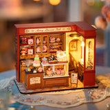 Rolife DG168 « Honey Dessert Talk » – miniature pâtisserie à assembler. Taille montée env. 23×13,5×17,3 cm. Kit détaillé (≈242 pièces), idéal déco & cadeau créatif.