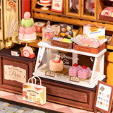 Rolife DG168 « Honey Dessert Talk » – miniature pâtisserie à assembler. Taille montée env. 23×13,5×17,3 cm. Kit détaillé (≈242 pièces), idéal déco & cadeau créatif.