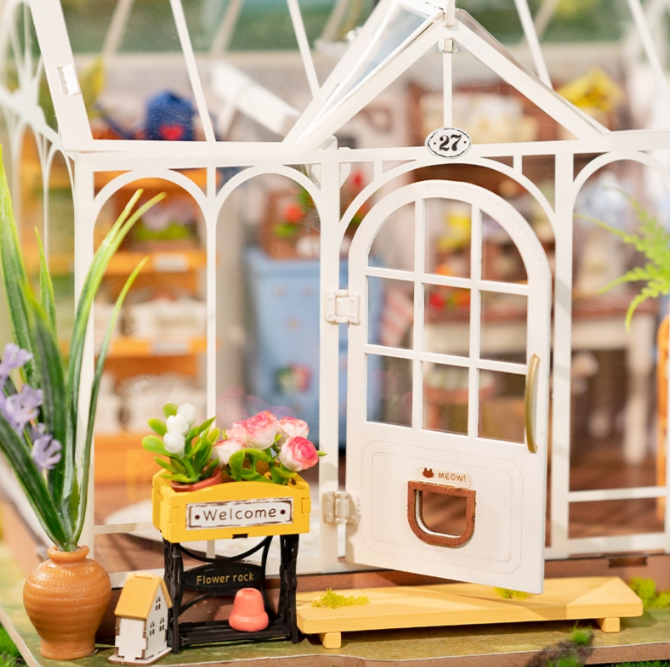 Assemblez la Rolife DG163 – Maison de jardin de rêve. Kit miniature détaillé avec LED, ambiance florale et décor authentique. Univers RcLoisirs.