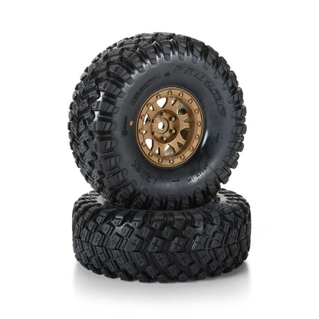 PRO1025415 pneus Pro-Line Aztek G8 1.9 montés sur jantes Impulse bronze édition limitée. Composé G8 haute adhérence, jantes hexagonales de 12 mm, inserts en mousse inclus et prêts à installer pour crawlers 1/10.