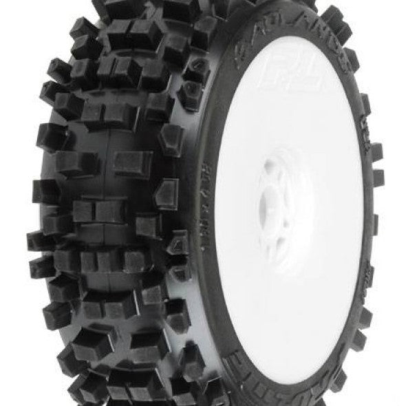 PRO902118 – Badlands XTR All Terrain 1/8 Buggy Tires Mounted V2 Wheels (White) - Univers RcLoisirs