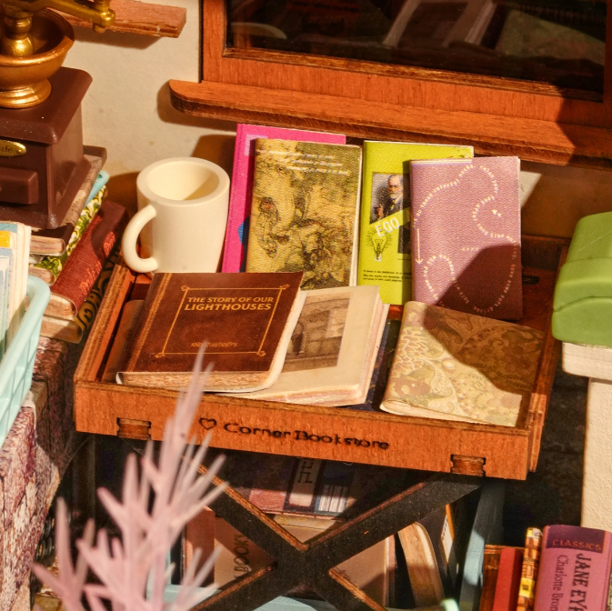 Assemblez la Rolife DG164 – Librairie du coin. Kit miniature avec 108 pièces, ambiance rétro, éclairage LED et détails réalistes. Univers RcLoisirs.