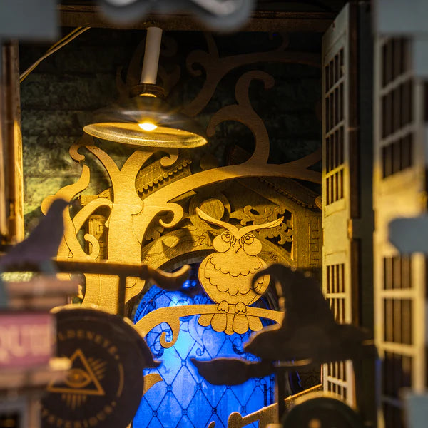 Rolife TGB03 Magic House – Book Nook à assembler : 216 pièces, env. 18×11×24 cm une fois monté. Kit déco bibliothèque avec éclairage, idéal cadeau créatif.