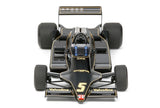 Maquette Tamiya Lotus Type 79 1978 échelle 1/20 – F1 Grand Prix, monoplace John Player Special à assembler en plastique injecté. Modèle détaillé avec livrée noire, effet de sol, cockpit fidèle, moteur reproduit, suspension réaliste, pneus en caoutchouc et décalcomanies incluses. Maquette de compétition inspirée de la voiture pilotée par Mario Andretti et conçue par Colin Chapman pour la collection Grand Prix Tamiya.