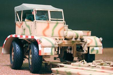 TAM35246_Char_allemand_semi-chenill_FAMO_Transporteur_de_char_Sd.Ah.116_1_35_Univers_RcLoisirs