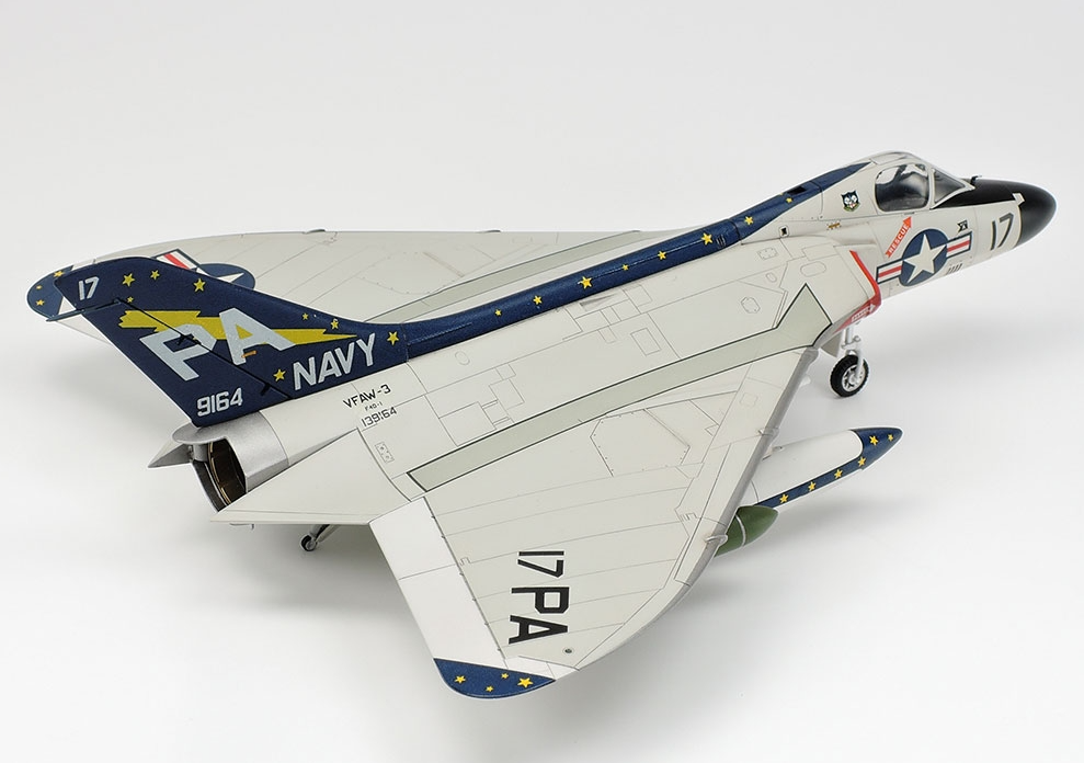 TAM60741 Douglas F4D-1 Skyray 1/72 Tamiya, avion intercepteur US Navy avec aile delta, cockpit détaillé et armement Sidewinder.