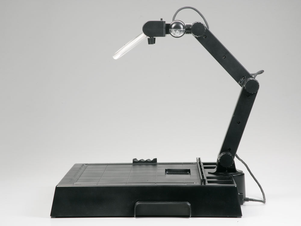 TAM74064 – Station de travail avec loupe – Work Station – Univers RcLoisirs