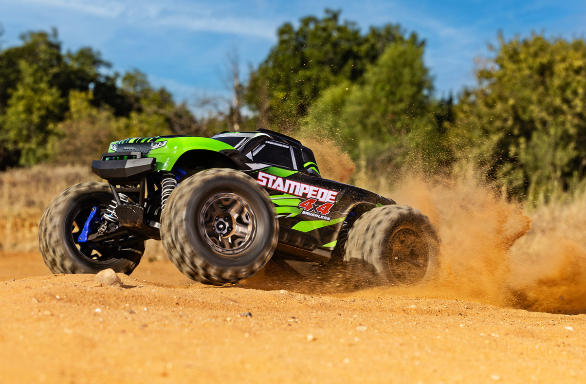 Traxxas TRA67154-4 Stampede BL-2s monster truck RC 4x4 échelle 1/10, étanche, électrique, brushless, puissant et rapide, prêt-à-rouler RTR, châssis renforcé, amortisseurs réglables à suspension à huile, pneus tout-terrain pour franchissement et terrain accidenté, maniabilité et performance en sport mécanique, design agressif pour course RC, pilotage loisir ou passion RC, compatible LiPo, radio TQ 2, modèle réduit robuste pour hobby et RC basher off-road.