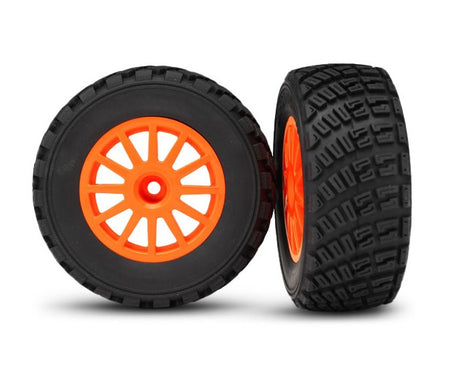 TRA7473A – Roues 12 branches orange avec pneus Rally collés (2) – Univers RcLoisirs