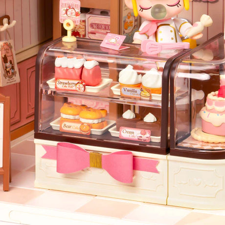 Rolife DW019B « Tasty Cake Shop » – miniature à assembler (Super Creator). Taille montée env. 16,3×16,3×15,2 cm. Kit pâtisserie détaillé, montage rapide et déco créative.