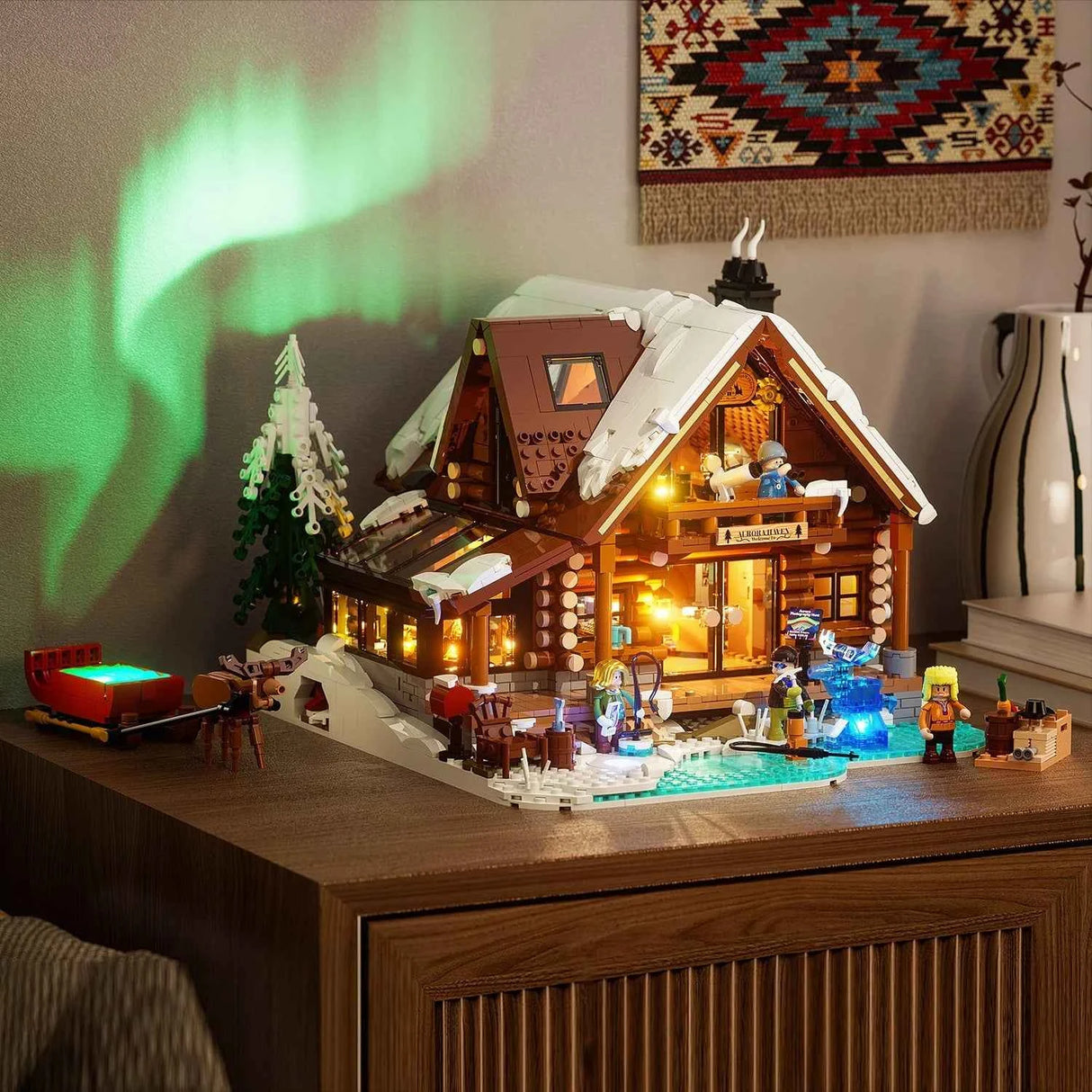 L9090 – Chalet des Aurores Boréales – Hiver Nordique – 2425 pcs – Lumibricks