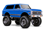 Traxxas TRX-4 Chevrolet K5 Blazer 1972 High Trail 1/10 4WD RTR avec carrosserie clipless, châssis échelle acier, Long Arm Lift, essieux portiques, transmission 2 vitesses et différentiels verrouillables. Véhicule radiocommandé XL-5 HV, moteur Titan 550 21T, suspension GTS pour performance tout-terrain et crawl technique. Idéal pour le modélisme RC, le franchissement, l’exploration extérieure, la conduite hors route et les rassemblements de passionnés RC scale. Convient aux passionnés de plein air, aux clubs